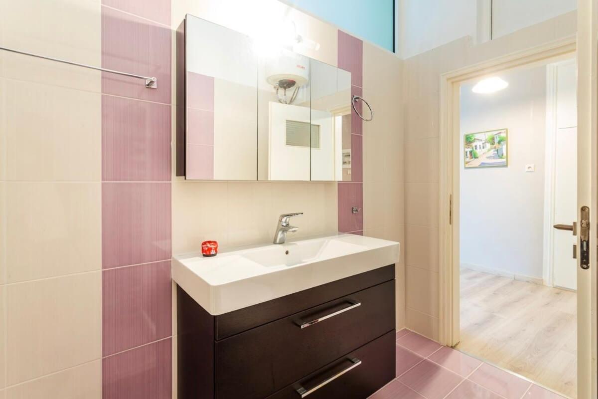 Kalamata Rose Nest - Urban Comfy Escape Exterior photo